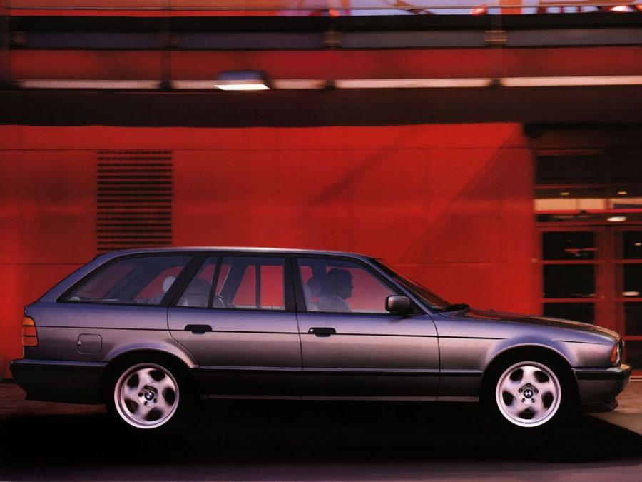  BMW M5 Touring 1992 года  (фото 2 из 6)